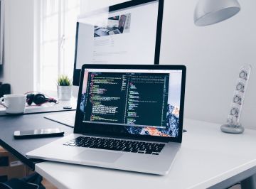 ¿Cuándo debo cambiar la web de mi empresa? 3 señales inequívocas