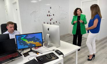 María Rivas, subdelegada del Gobierno, visita duacode por el Kit Digital