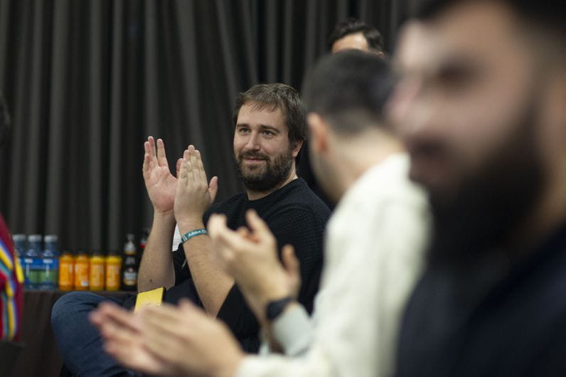 Duacode, patrocinador de la entrevista con Lucas Pérez en la Fundación Clínica Pardiñas