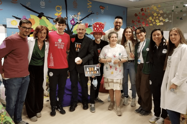 Visitamos el materno con ASANOG y el 5 Coruña Fútbol Sala: una mañana llena de sonrisas y magia