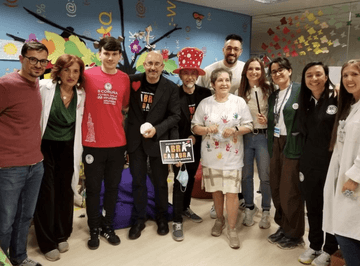 Visitamos el materno con ASANOG y el 5 Coruña Fútbol Sala: una mañana llena de sonrisas y magia