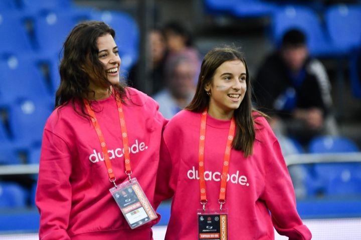 El reto golazo Duacode, la guinda solidaria a un domingo que fue la gran fiesta del fútbol femenino