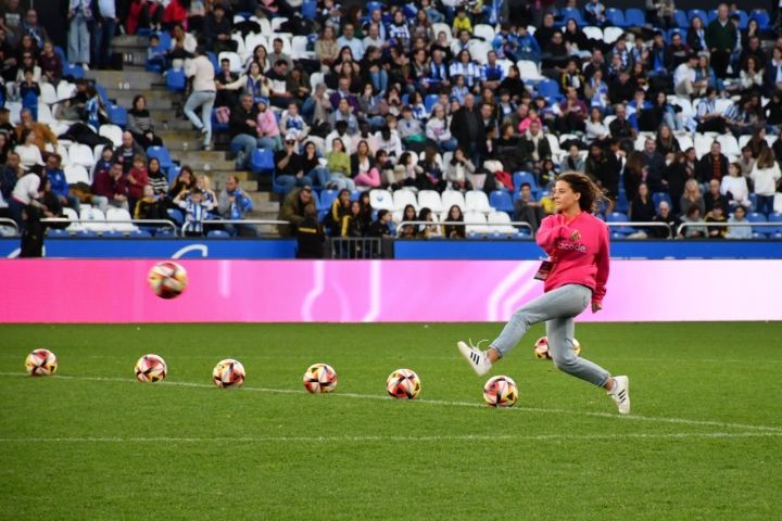 El reto golazo Duacode, la guinda solidaria a un domingo que fue la gran fiesta del fútbol femenino