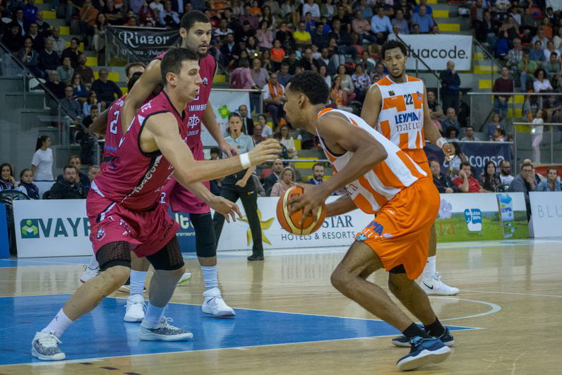 El Básque Coruña estrena equipación y arranca con una gran victoria | Noticias